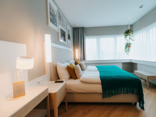 5 Tage Frankfurt erleben: Genießen Sie Komfort und Ausblick im The Blasky Hotel