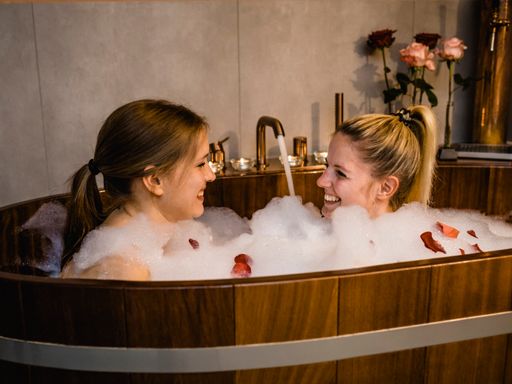 Bubbles & Besties: Freundinnen Wohlfühltage