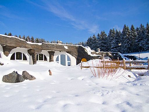 4 Tage romantischer Winterurlaub im Thüringer Wald in einem urigen Erdhaus