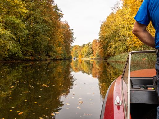 Schiff AHOI an der Mecklenburgischen Seenplatte